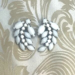 •vintage• milk glass earrings